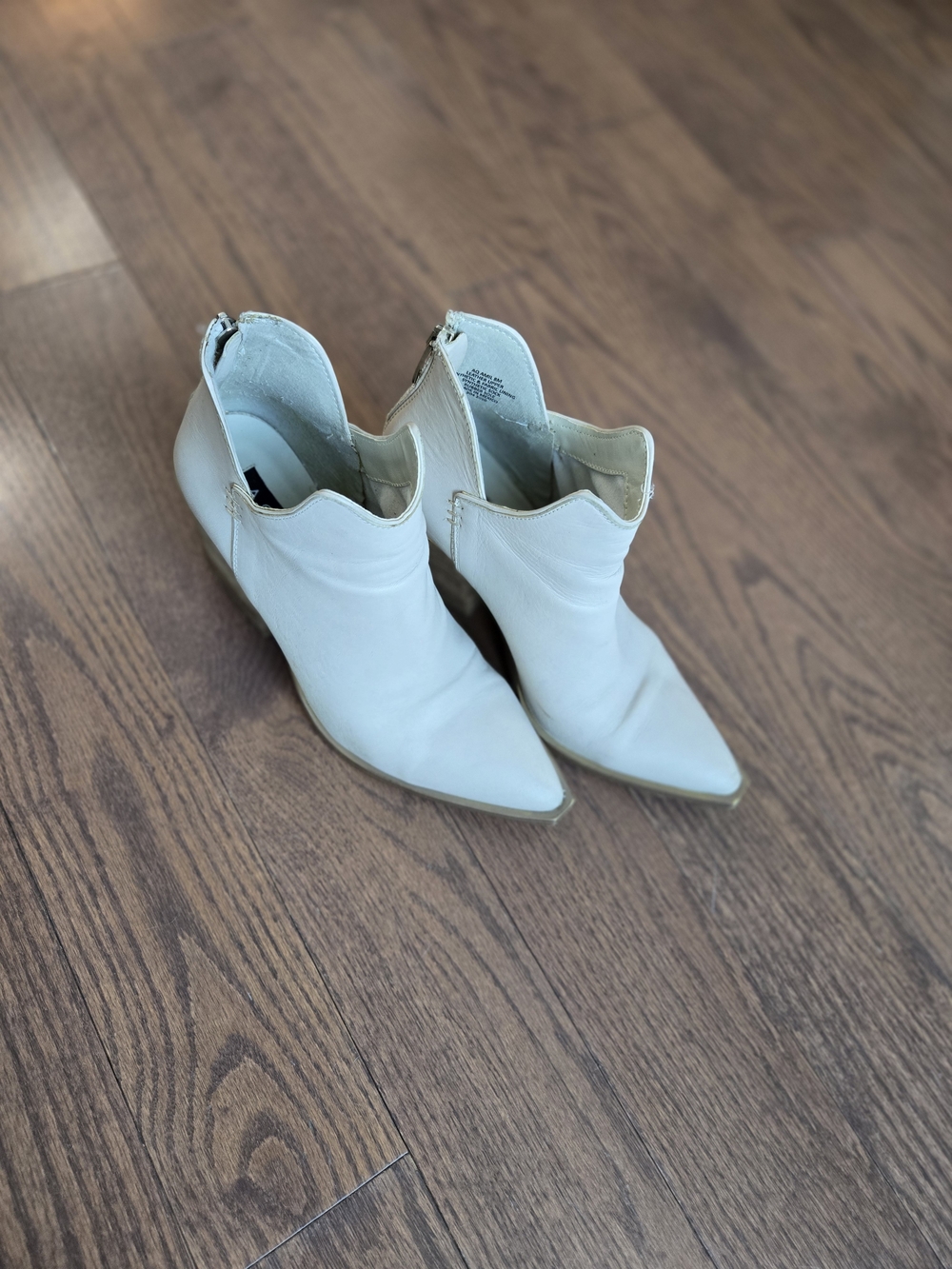 AQUA Leather Pointed Toe Ankle Booties in Off-White US7,5